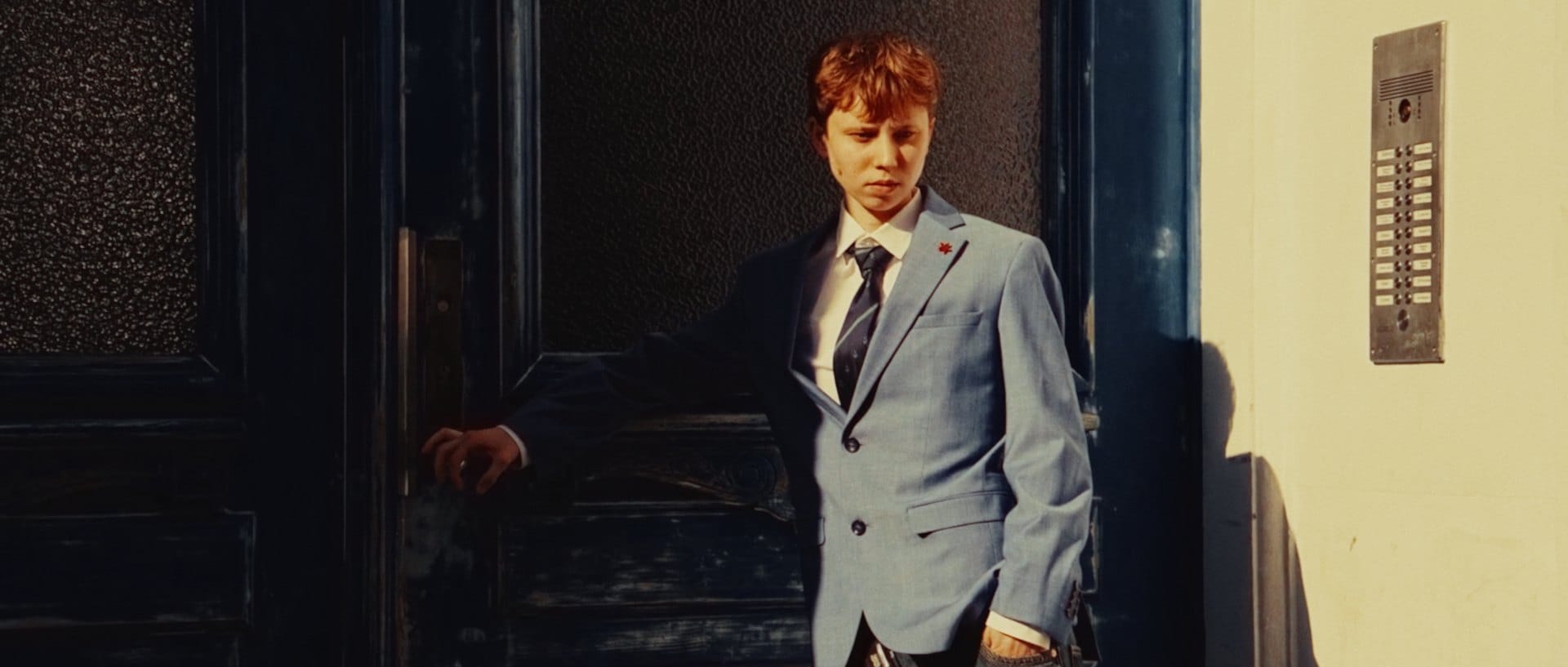 Doorway, grey suit — Nx 3-Strip v3.0