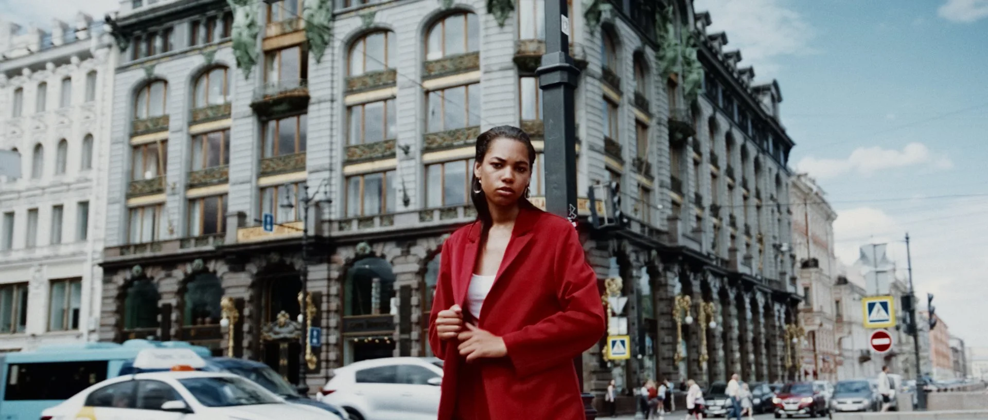 Red coat, city — Nx 3‑Strip 3.0
